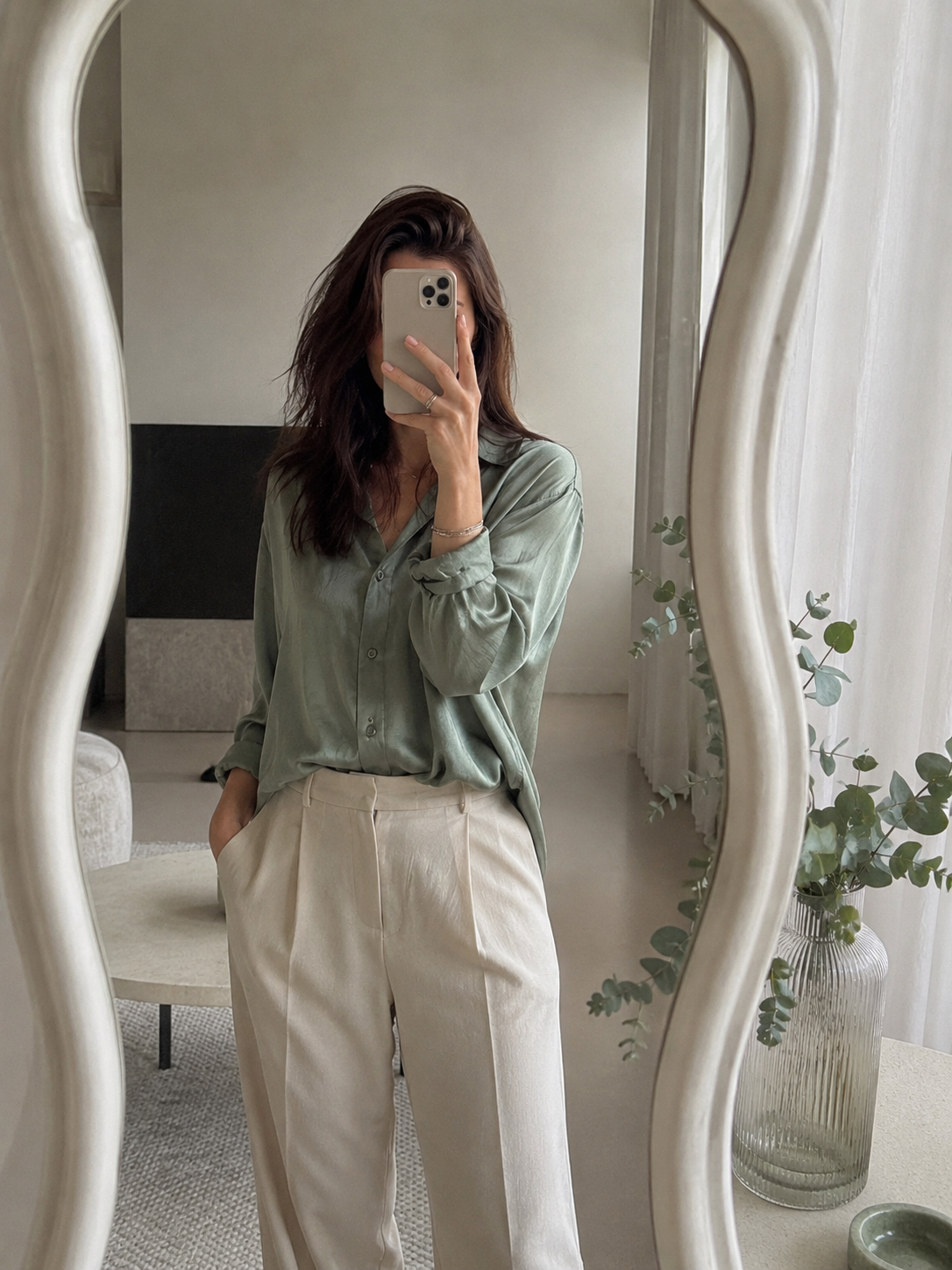 faceless selfie mirror Bild, online Geld verdienen mit KI